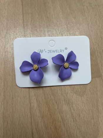 Boucles d’oreilles violettes