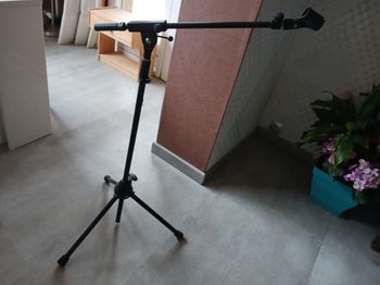 pied de micro noir RTX