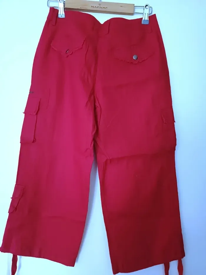 Pantalon 3/4 cargo en lin rouge NEUF - photo numéro 2