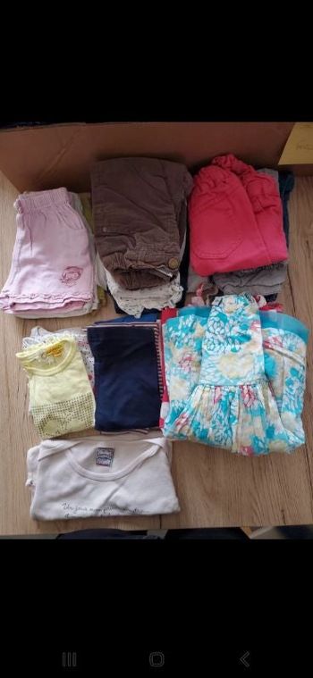 Lot de 19 vêtements fille taille 12 mois