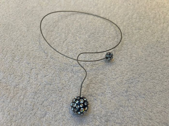 collier cristaluna saturno en cristal acrylique noir swarovski 201 513 00 neuf