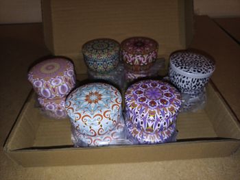 Lot de 12 petits pots en métal