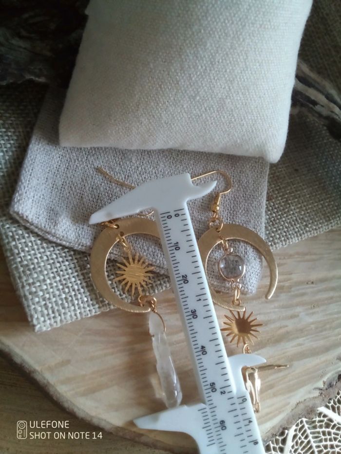 Boucles d'oreilles bohèmes asymétriques cristal de quartz et tête de vache - photo numéro 4