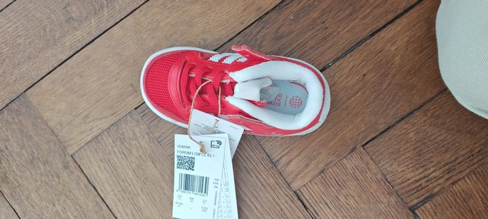 Basket enfant adidas taille 21 rouge blanc neuve - photo numéro 6