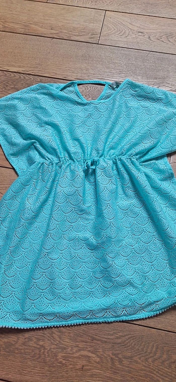 Sur maillot en dentelle.