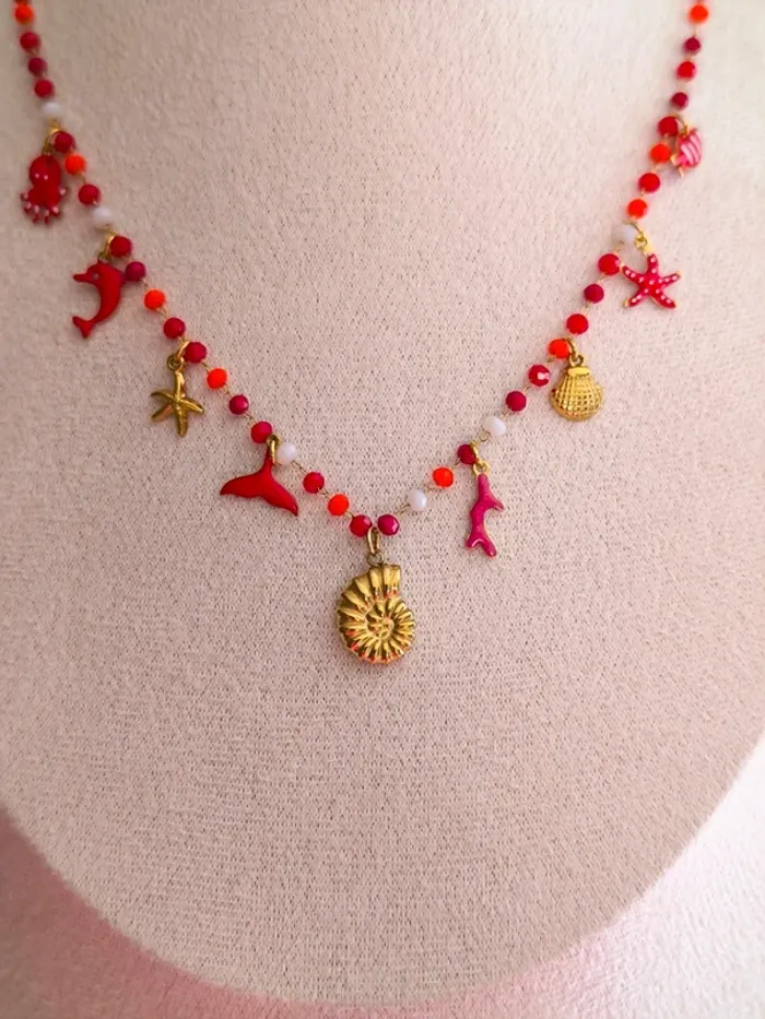 Collier doré et rouge avec perles de cristal et breloques de la mer - photo numéro 3