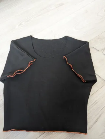 Crop top noir manches courtes surpiqûres orange neuf taille S 36