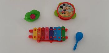 Lot de 4 petits instruments en plastique