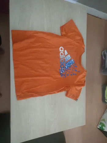 T-shirt adidas orange et bleu 13 14 ans