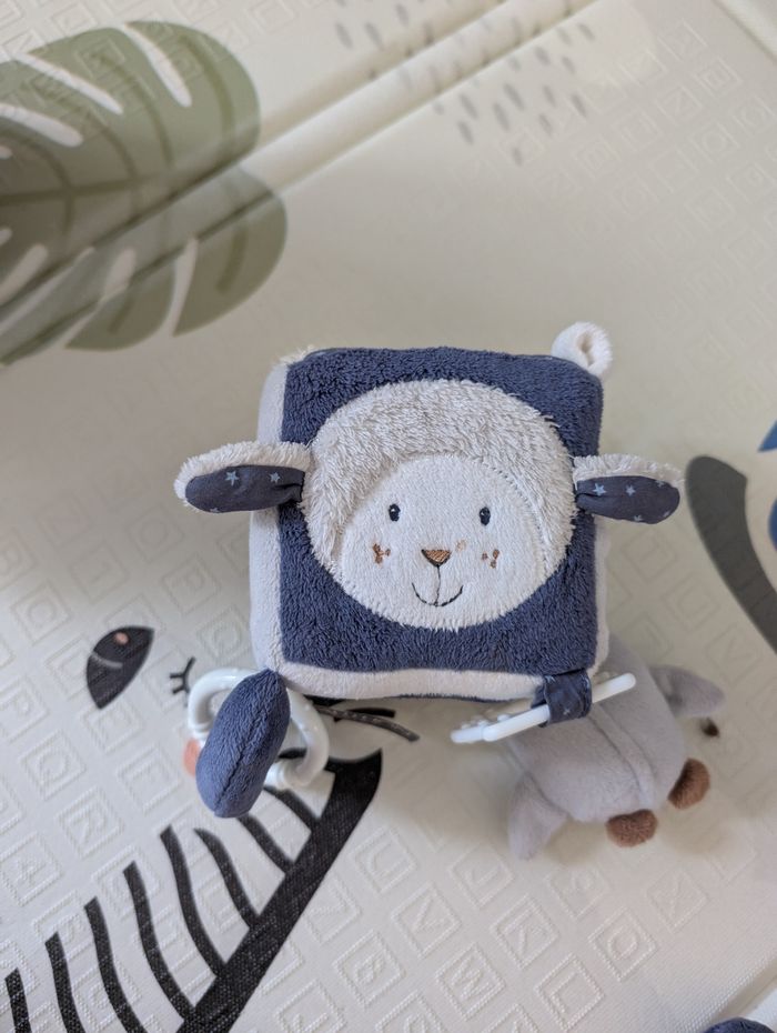 Lot SAUTHON MERLIN – Mobile musical, tapis d’éveil, tour de lit et accessoires bébé - photo numéro 8