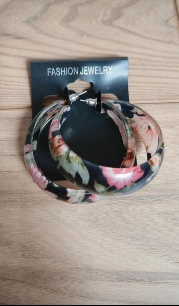Boucle d'oreilles neuve 