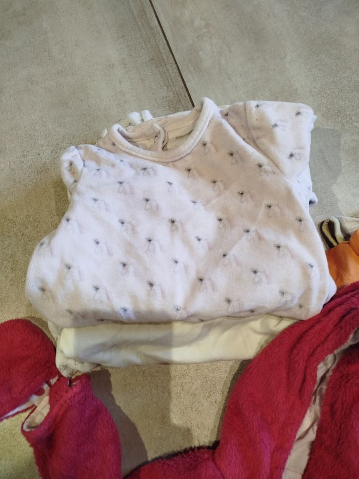 Lot vêtements fille 18 mois - photo numéro 2