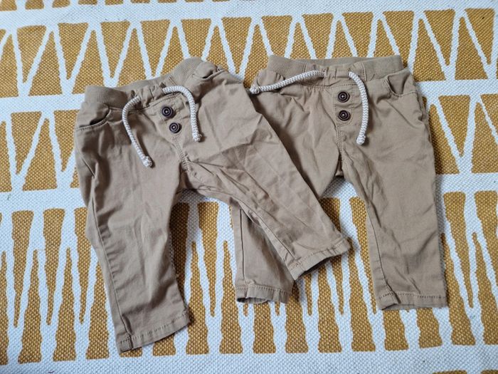 Deux pantalons TAO