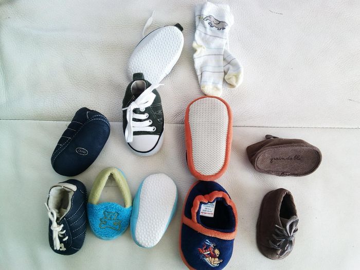 Lot de 5 paires de chaussons / chaussures bébé + 1 paire de chaussettes