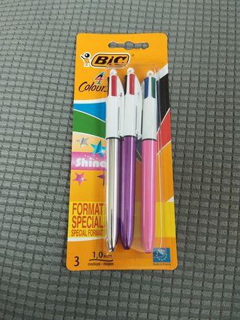 3 crayons 4 couleurs