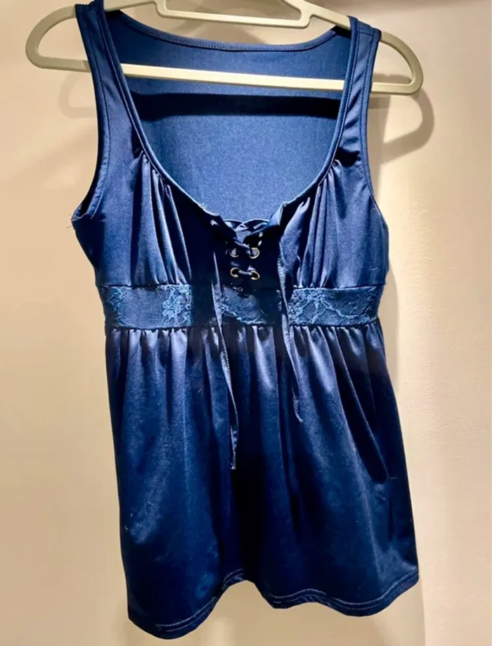 Top bleu marine avec dentelle – Taille S - photo numéro 2