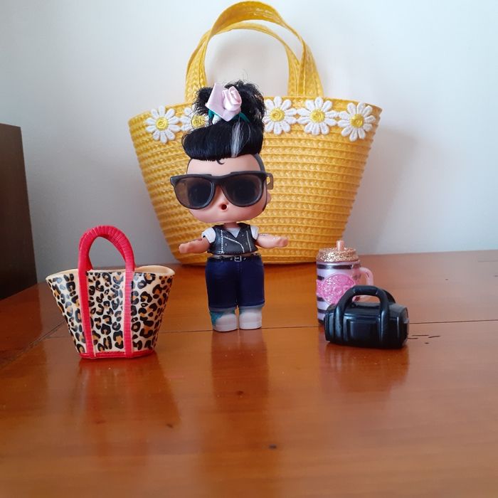 Figurine Poupée L.O.L Surprise + 4 accessoires - photo numéro 2