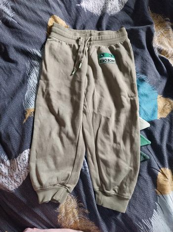 Pantalon h&m dino 3 ans