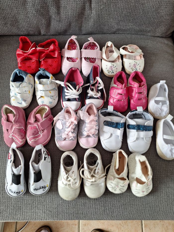 Lot de chaussures bébé taille 16/17