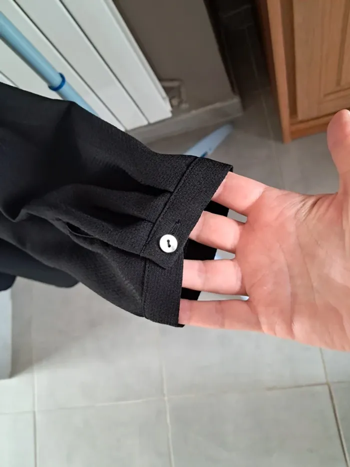 Blouse noire Only neuve dos dentelle - photo numéro 4