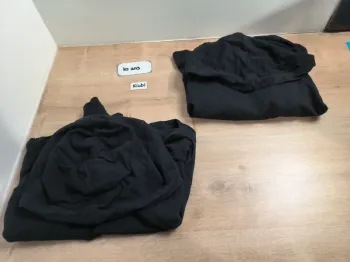 Lot 2 pulls fin à capuches noir 10 ans