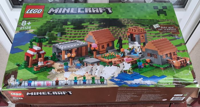 LEGO Minecraft 21128 Le village - photo numéro 9