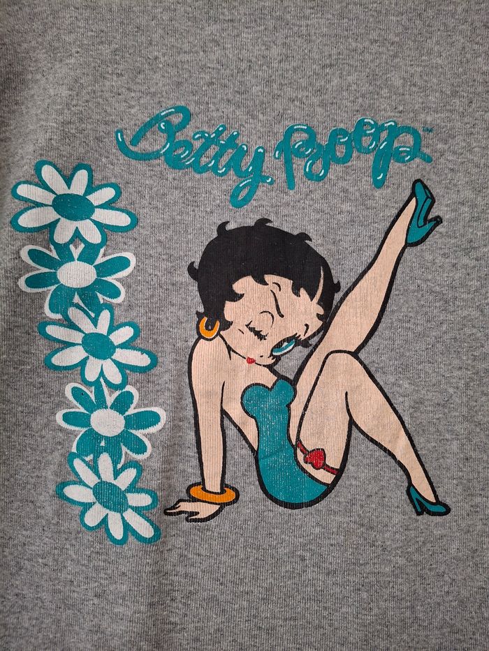 Tee-shirt gris manches longues noir 12 ans Betty Boop
Bon état ni trous ni tache - photo numéro 3