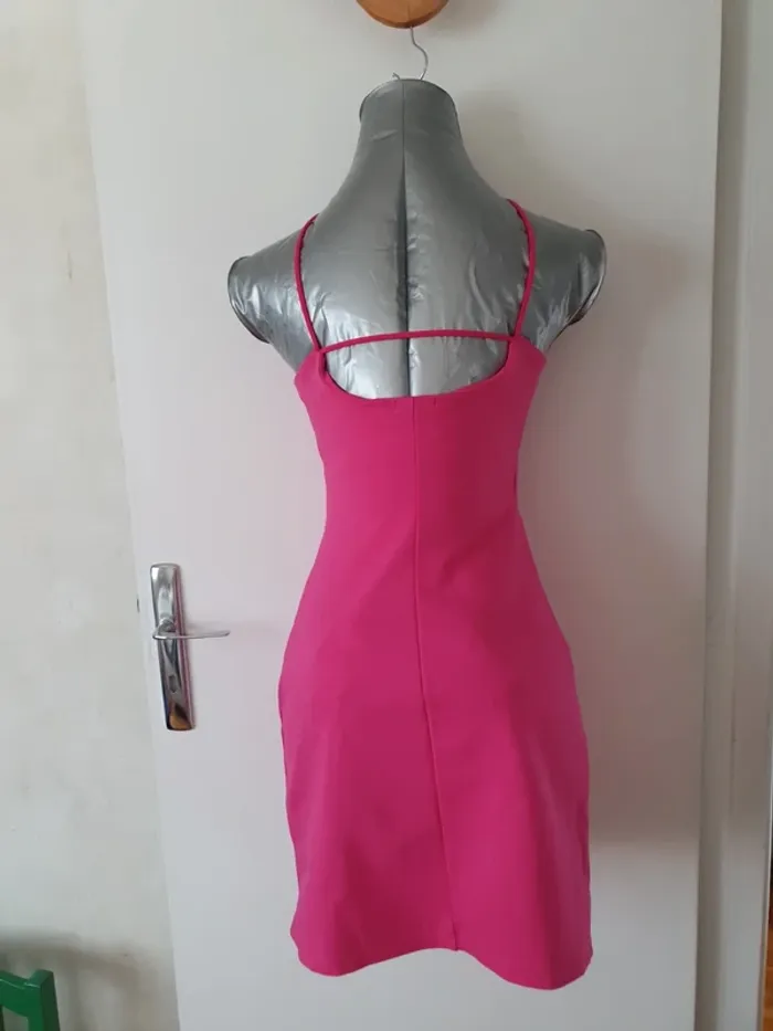 Robe dénudé derrière bretelle fine - photo numéro 4