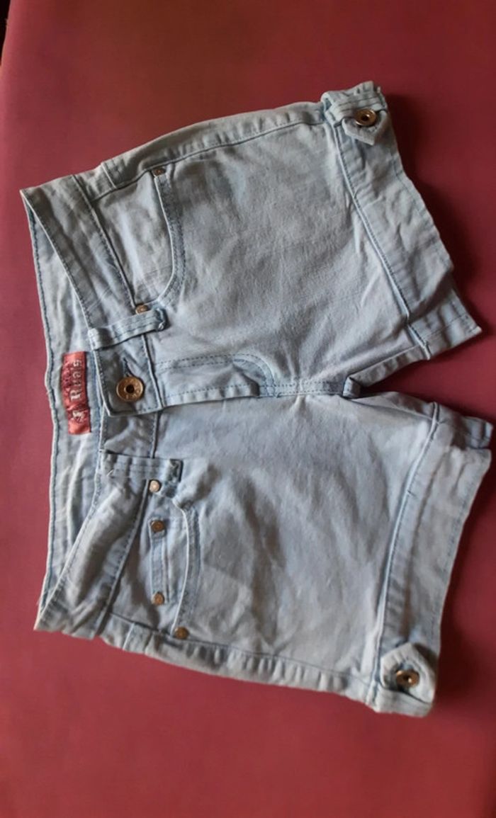 Short bleu clair