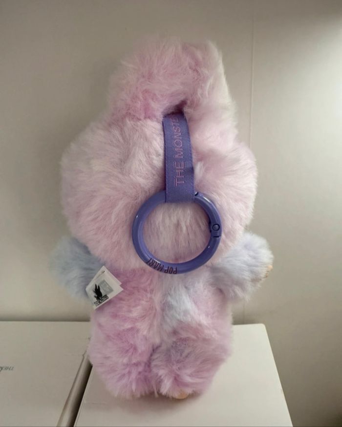 Labubu big into Energy Luck - photo numéro 2