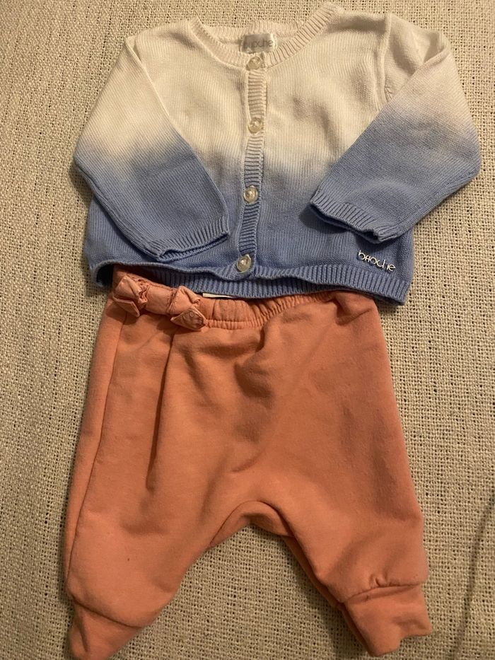 Lot de 2 gilets 1 pantalon TBE taille 1 mois - photo numéro 3