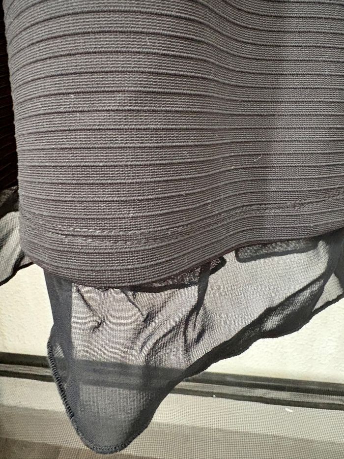 Robe noire texturée à relief col V avec poches Zara - Taille M - photo numéro 4