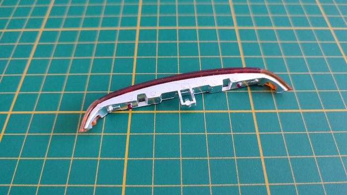 Feux arrière pièce détachée miniature Bburago Porsche 911 Carrera 1993 1/18 1/18e 1/18ème #C53 - photo numéro 2