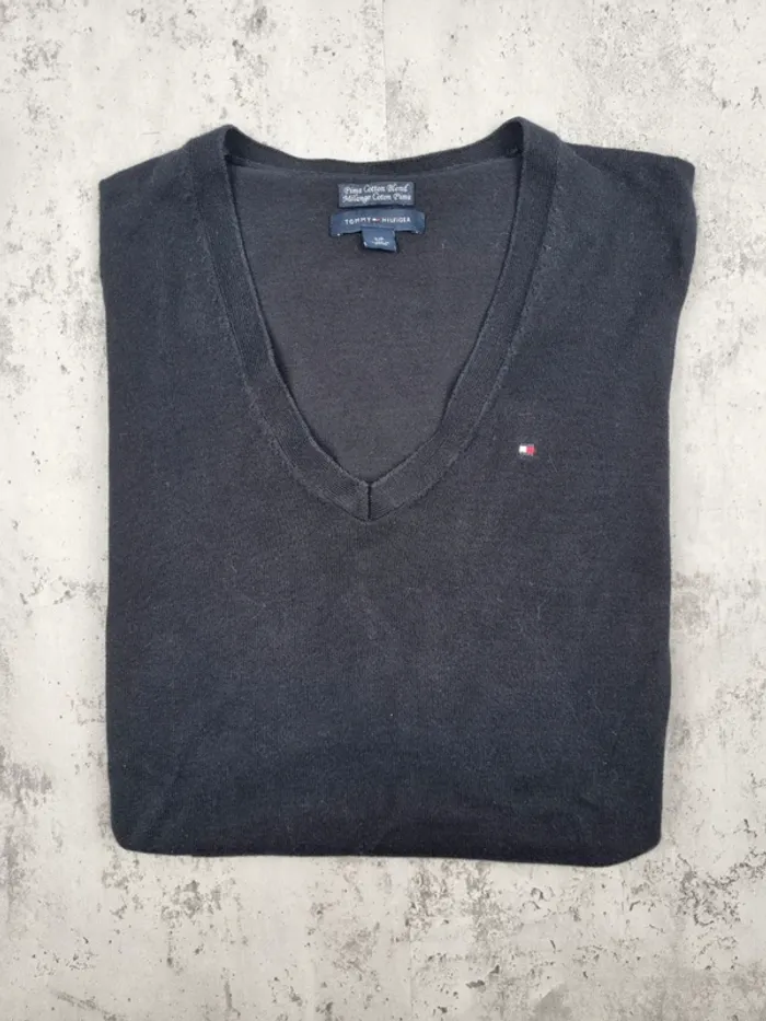 Pull fin col V Tommy Hilfiger noir – Taille S Femmes (mesures en photos) - photo numéro 2