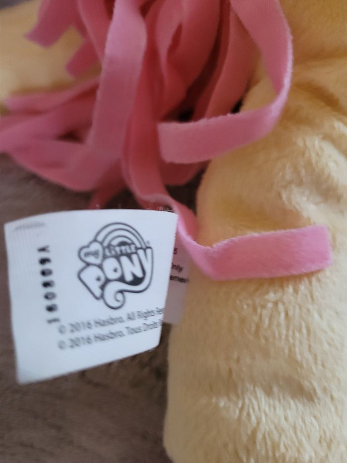 Peluche Little Pony avec ses cheveux roses et ses grands yeux - photo numéro 4