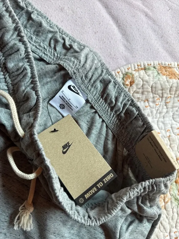 Jogging Nike femme neuf avec étiquette taille S/M/L - photo numéro 6