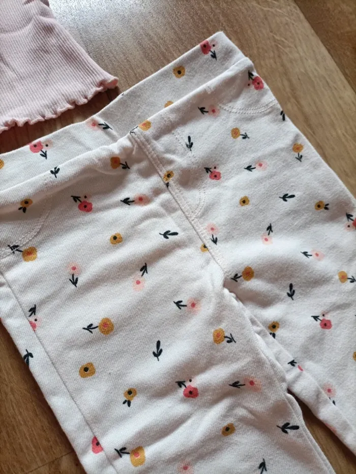 Ensemble t-shirt manches courtes et deux legging 12 mois - photo numéro 5