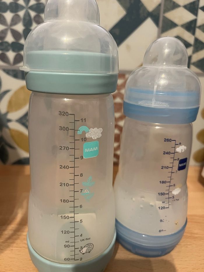 Lot de deux biberons