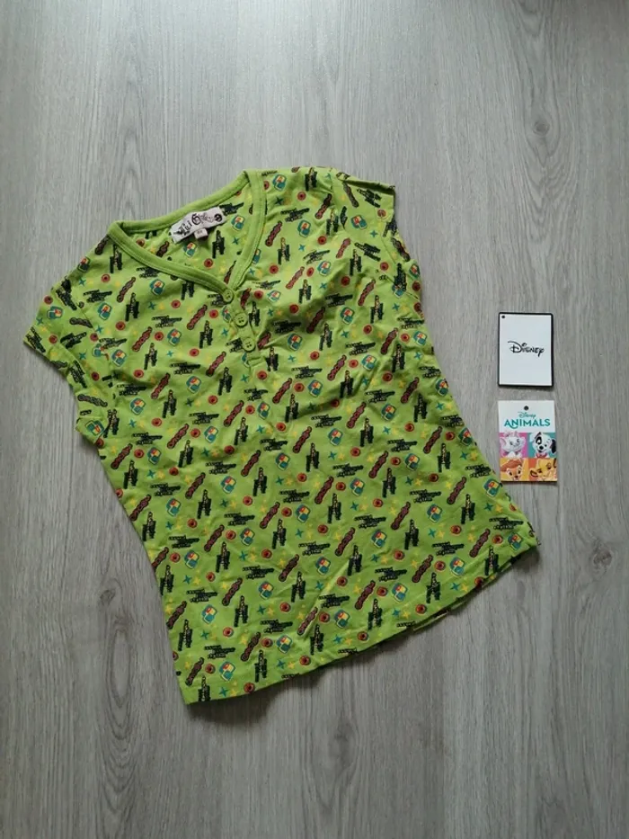Tee-shirt vert avec boutons à motifs / lili girl / (8ans)