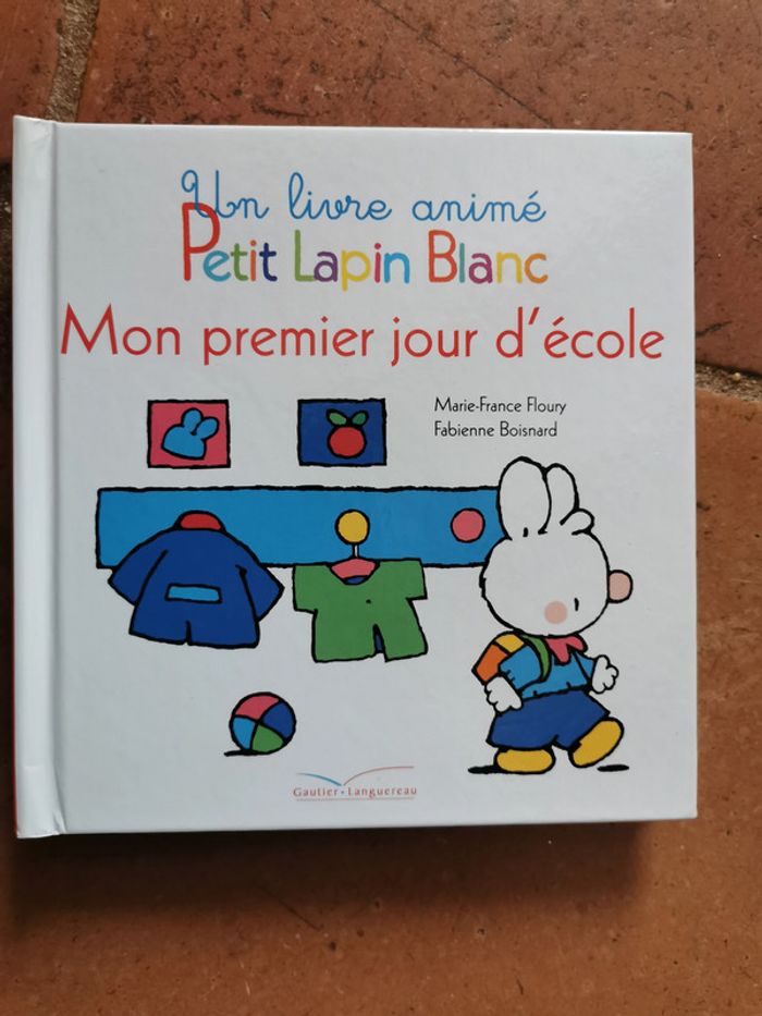 Un livre animé. Petit Lapin Blanc. Mon premier jour d'école.