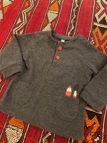Pull hiver gris chiné, 12 mois,boutons rouge