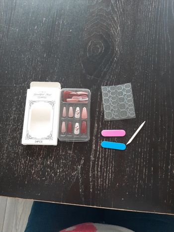 24 capsules ongles neuf