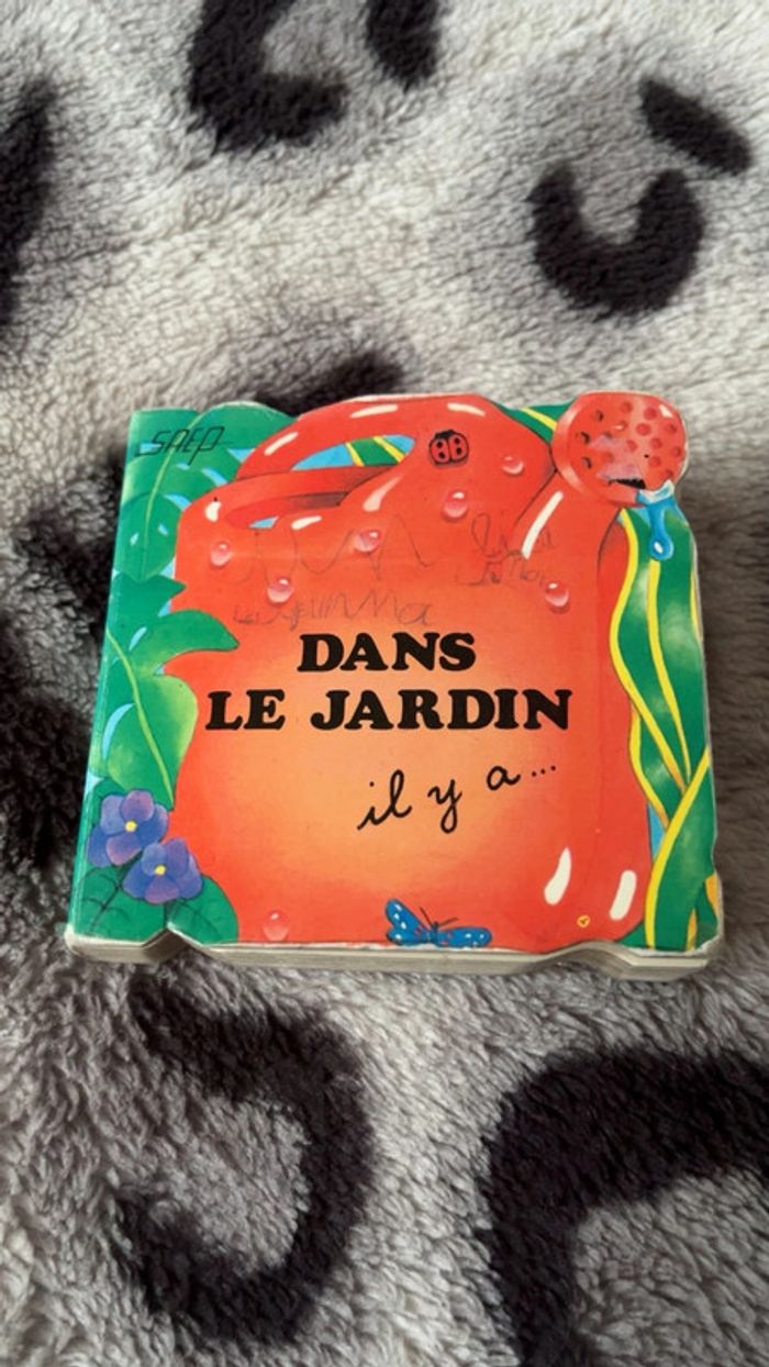 Dans la jardin il y a