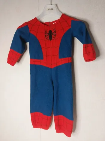 Pyjama bleu et rouge "spiderman"