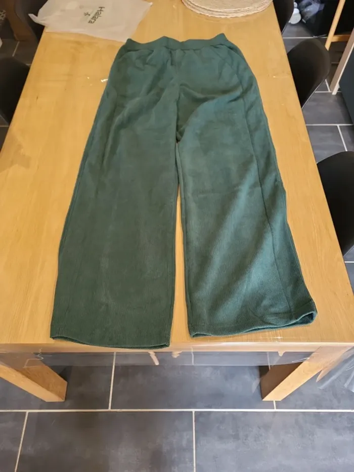 2 Pantalons femme coupe droite taille m et l possible de vendre a l'unité - photo numéro 2