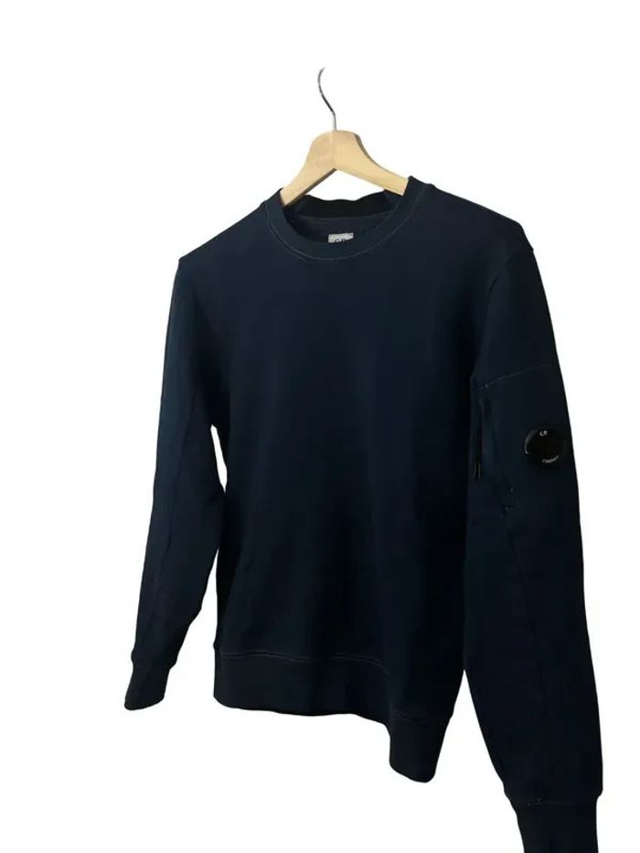 sweat CP company bleu marine avec rond à la manche et QR code taille M 612