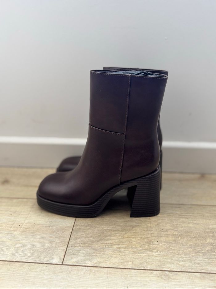Bottines à talons bloc marron bordeaux Bershka - photo numéro 4