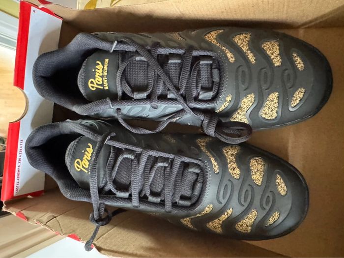 Nike Air Max Plus Drift PSG Édition Limitée – Noir/Or – Taille 40.5 - photo numéro 2