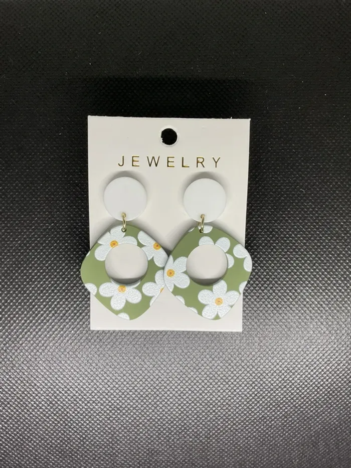 Boucles d’oreilles n°122 neuve
