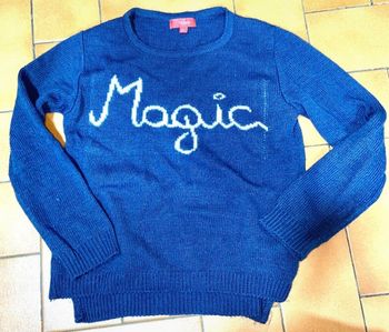 Pull couleur bleu et blanc motif Magic taille 6 ans